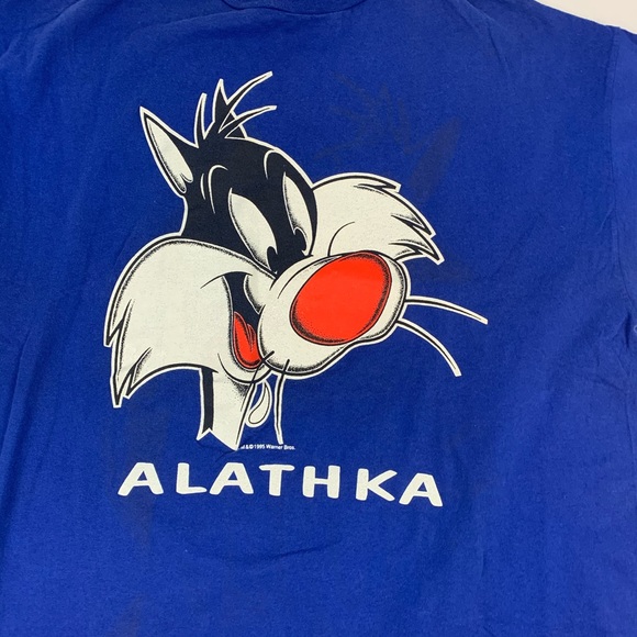 Vintage 1995 Looney Tunes T-Shirt. - Picture 2 of 5